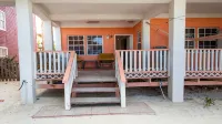 Casa Magdaluz, Recently Renovated Beach House with Great View!! - Homestays
