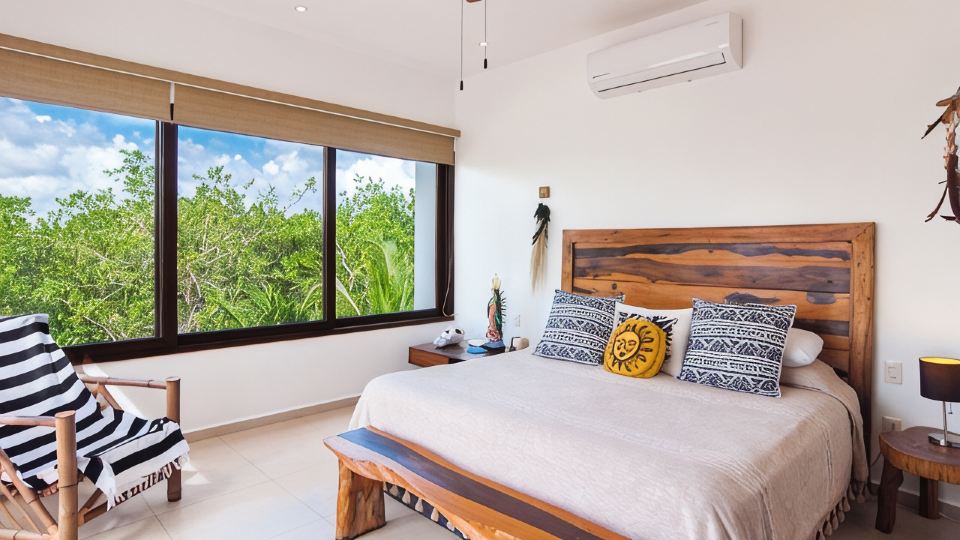 3 Bdrm. townhouse in gorgeous Akumal with WiFi & AC. Beach Club steps away!