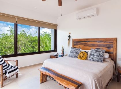 3 Bdrm. townhouse in gorgeous Akumal with WiFi & AC. Beach Club steps away!