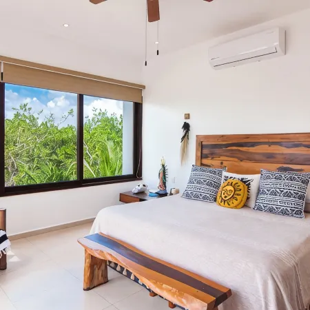 3 Bdrm. townhouse in gorgeous Akumal with WiFi & AC. Beach Club steps away!