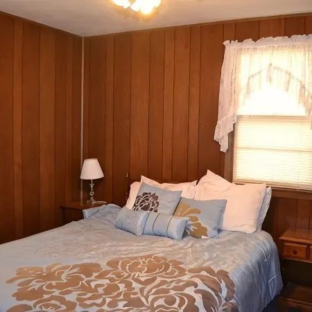 Come visit our 2bd cabin on Table Rock Lake close to Silver Dollar City!