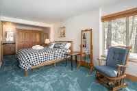 Close to town cabin w/Hot Tub in Steamboat Springs - 부티크