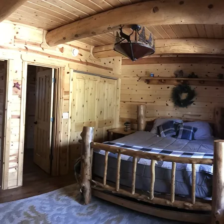 Authentic Log Cabin with Luxuries
