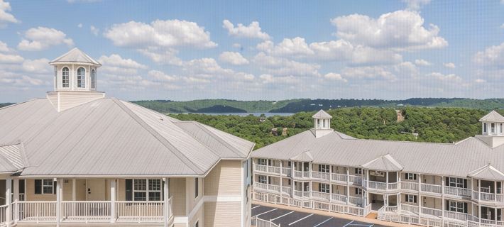 Ozark Mountain Getaway -Lake Access - Beautiful Views - Close to SDC! Hotels in Pine B Township