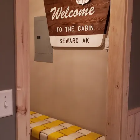 Entire House Tiny Home: close to cruise ship terminal and downtown Seward