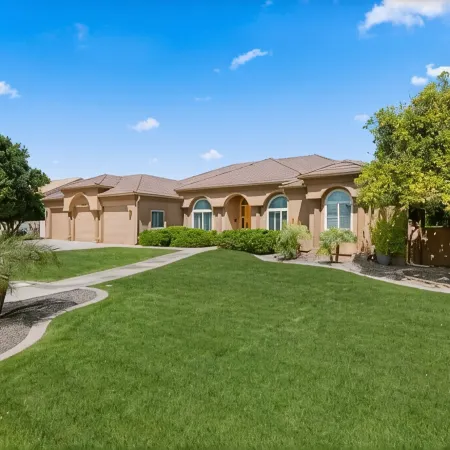 Luxury Home/Heated Pool/hot tub/Theater/ Putting Green AZ