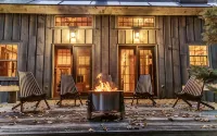 Deerwood Hill ~ après ski cabin • hot tub • fire pit • Stratton • Manchester Hotels in 