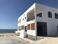 Brandnew beachfront apartment! Great view, private balcony, large shared terrace - ห้องครัว
