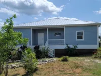 Indigo House with private pool, dock slip, & house generator on Green Turtle Cay - Boutique