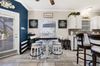 Townhome on the Water, Green Light Fishing, Pool, Arcade Machines, Sleeps 8 - 4-Star