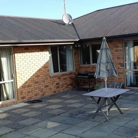 SPACIOUS METHVEN CRASH PAD