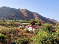 Rural house in a valley with sea views and swimming pool. Hotels in Tegueste