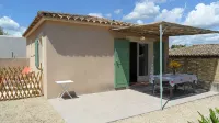 A Mazet at the Foot of the Alpilles (2 Stars) - 2-Star