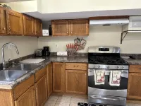 King Comfort Apartment, Quiet, Clean, AC & WiFi