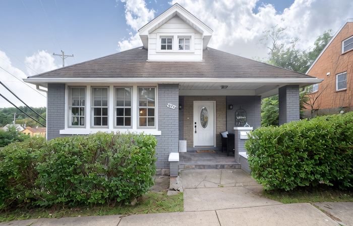 Charming Carnegie Cottage 15 Minutes from Airport & Downtown