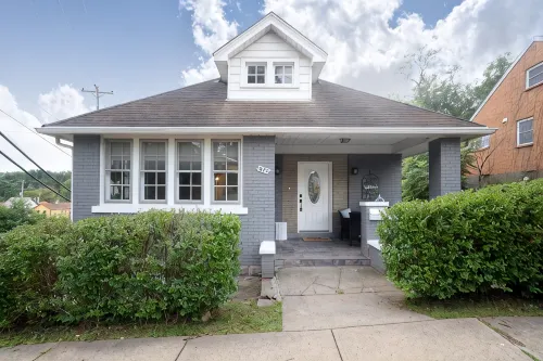 Charming Carnegie Cottage 15 Minutes from Airport & Downtown