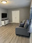 Spacious 4 bedroom cottage near Current River - Wi-Fi