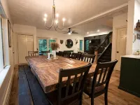 Walk to HoliMont! Cozy Creekside Haven in Downtown Ellicottville - Homestays