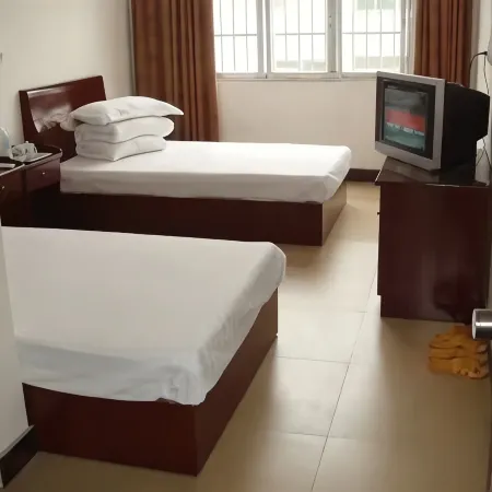 Huanjiang Junyuelai Hotel