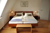 Beach House,200 sq Meters. Wf., Directly on the Plauer See, Müritz, 30m to Beach - Homestays