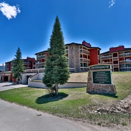 Mountain Condo on Bus Line, Walkable to Downtown.
