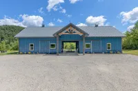 New Barndo/ATV Trailer Park/Outdoor Shower/HotTub - 4-Star