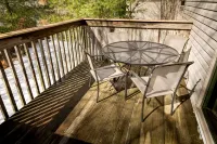 Friendly Fawn Sleeps 4, or Rent All 4 for 20. Horseback Riding Across the Rd!