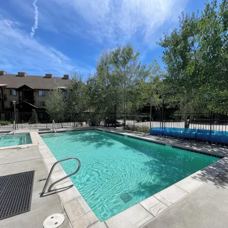 Spacious 3Br, Perfect Downtown Location w/ Pool, Hot Tub, & Shuttle Access