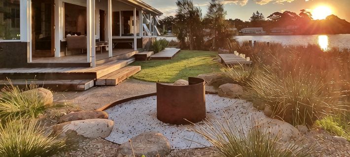 Reimagined Designer Lakehouse in Prime Location Hotels in Mollymook