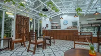 Swimup - Suites with Private Pool , Vagator - 酒吧