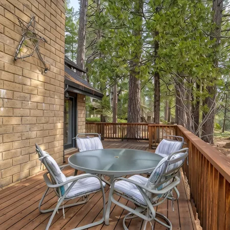 Cozy 4 Bedroom Cabin with Hot Tub & EV Charger in Blue Lake Springs