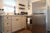 COZY LAKE & SKI HOME FOR FAMILY OF 5 - BRING YOUR DOG!