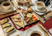 Majestic Luxury Tented - Bed and Breakfasts