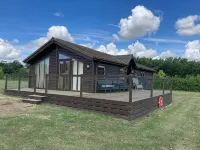 Lakeside Lodge Set in the Countryside - WiFi