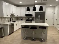 SNL New condominium one block from West Bay. Great location. - 4-Star