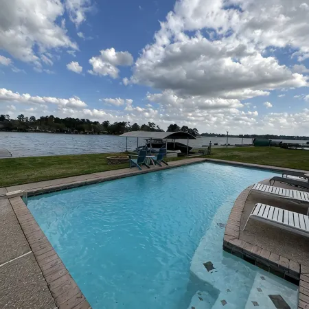 Waterfront Home •Private Pool•Boat Dock•Good Fishing •Golf •Memories