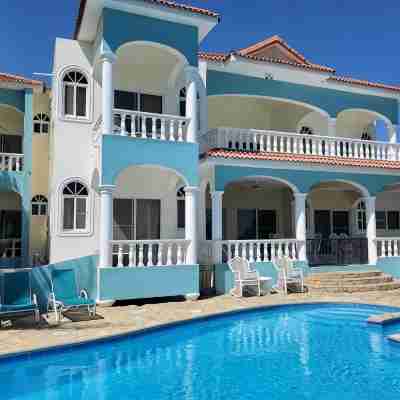 Large 6 bedroom, Luxury Villa with Pool, Ocean View, Fully Staffed, Near Beach! Fitness & Recreational Facilities