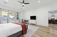 Master suite/ Soaking Tub/ Spacious Kitchen
