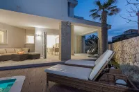 Villa White Rose with Private Pool -  Ferienhäuser