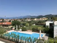 APARTMENT INSIDE A VILLA, LARGE GARDEN WITH LAKE AND POOL VIEW - 2 星級