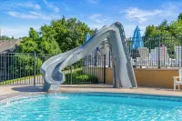 Pool&SplashPad Hot Tub PoolTable, Foosball, Lake, Shows, Golf, Shop, FUN - Pools