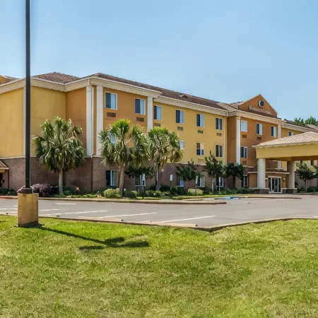 Comfort Suites