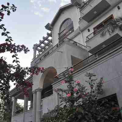 Inn of the Four Sisters Hotel Exterior
