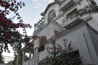 Inn of the Four Sisters
