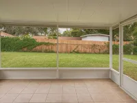 Modern Retreat, 9 Mins to Beach, Fast Wi-Fi Hotels in Holiday