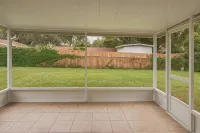 Modern Retreat, 9 Mins to Beach, Fast Wi-Fi