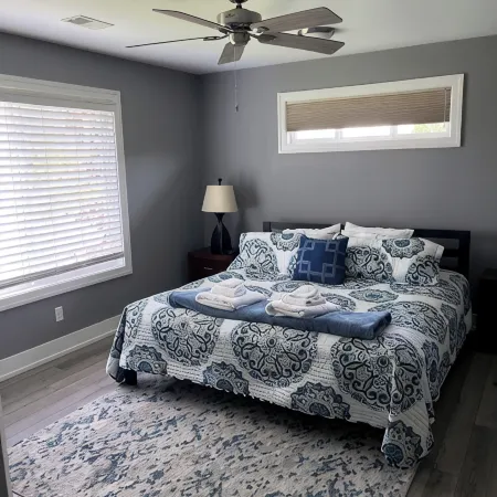 Charming 2-bedroom condo in nice Douglas with Pool