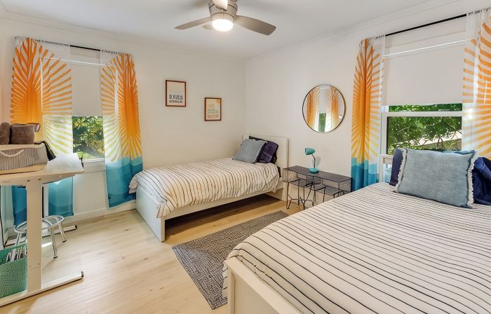 Emerald Isle Oceanside, Walk to Beach, Yard, Bikes, Beach Gear, Near Everything