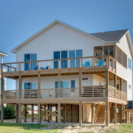 4BR 3BA Waterfront Slice of Heaven! Luxury, hot tub, sunsets, fishing.