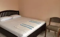 Canary Guesthouse - Pensions